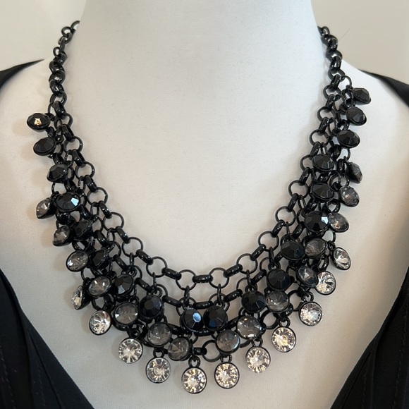 Beautiful black necklace - Picture 1 of 2